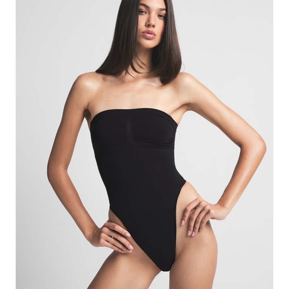 SKIMS NWOT Seamless Sculpt Strapless Thong Bodysuit - Size Small